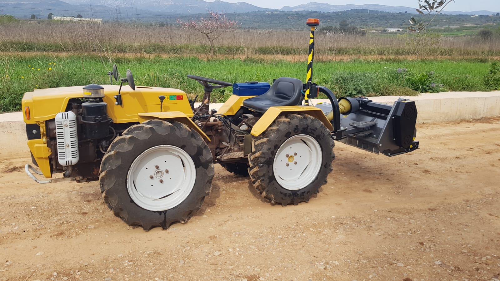 Pasquali 980 con desbrozadora — foto 1 de 1
